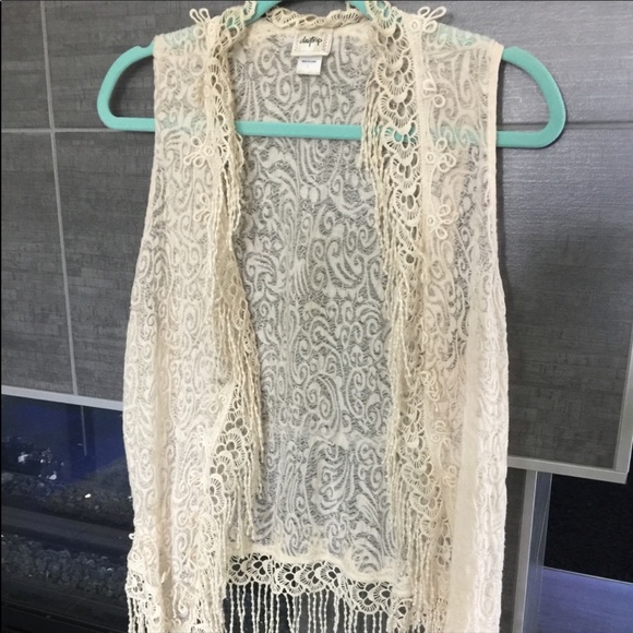 Lace and Fringe flyaway - Picture 3 of 4